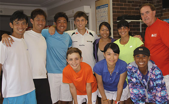 アカデミーではテニスレベルや年齢、キャリアに応じた指導に対応しています。