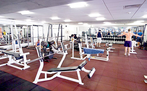 大学内のスポーツ施設の使用が可能。